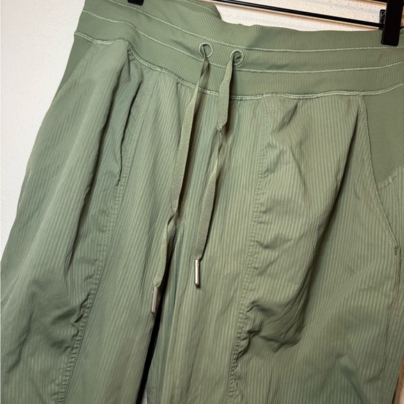 Lululemon Dance Studio Jogger in Green Twill - Picture 3 of 7